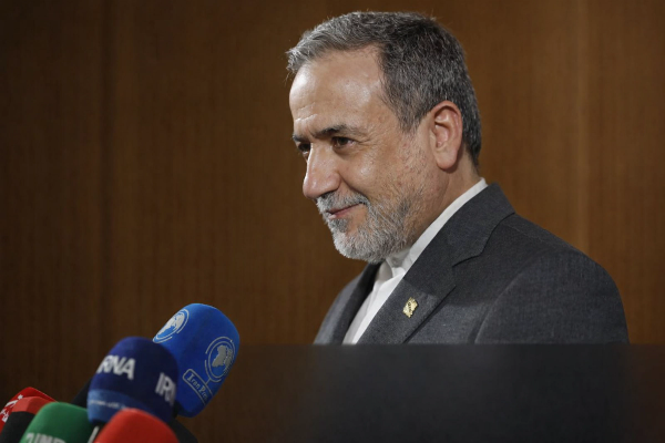 عباس عراقچی: دشمن آرزوی ایجاد نارضایتی اقتصادی را به گور خواهد برد