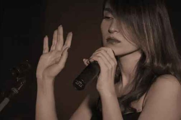 الإفراج عن المطربة المعارضة للحجاب الإجباري، برستو أحمدي، بعد ساعات من اعتقالها