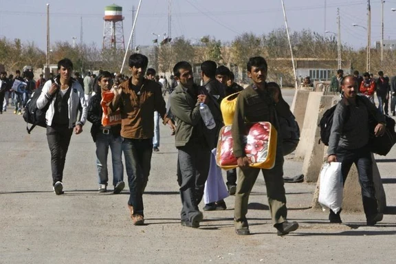 A group of Afghan migrant workers enter Afghan territory after leaving Iran at the Islam Qala border in Herat province November 5, 2012.