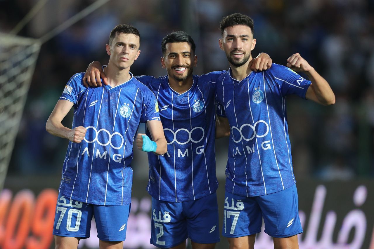 استقلال ۳-۱ آلومینیوم؛ روزهای خوش صدرنشینی، استقلالی‌ها شعار قهرمانی سر دادند