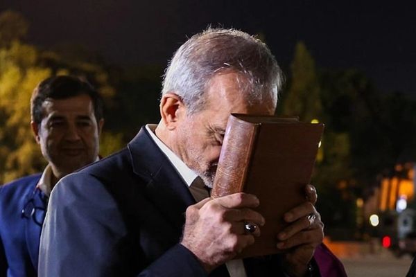 محلل سياسي إيراني: "المصالحة الوطنية" ستفشل إذا لم يقم الرئيس بإصلاحات سياسية واقتصادية