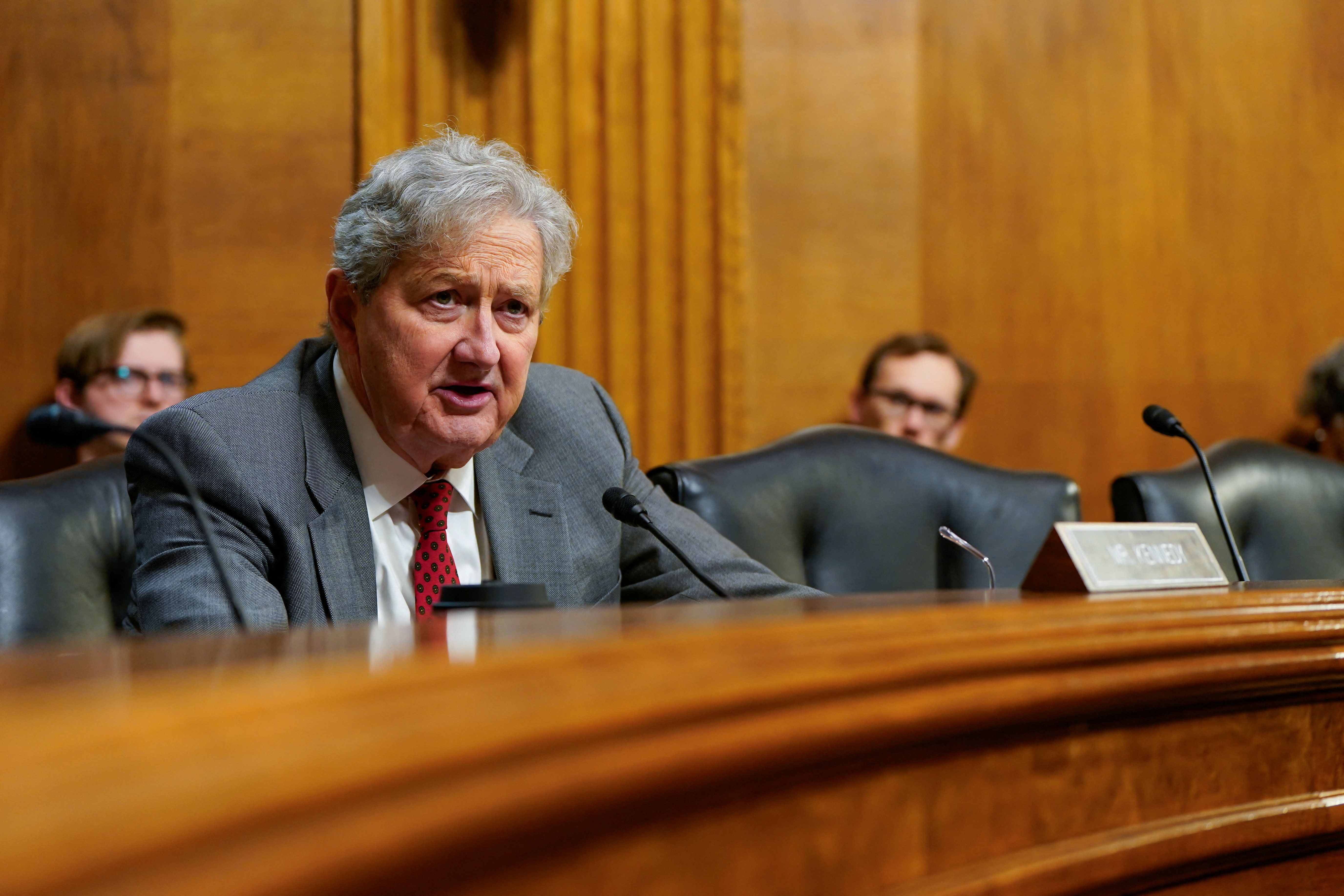 سناتور کندی: ترامپ به وعده‌اش به مردم ایران عمل می‌کند