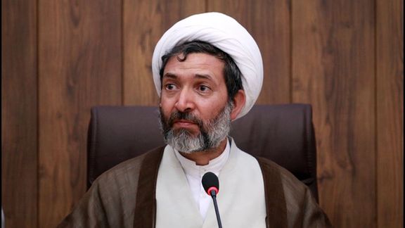 رجل دين إيراني: مع الأسف الشباب في إيران يميلون إلى الحرية التامة والديمقراطية