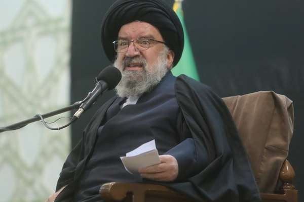 إمام جمعة طهران: عدم ارتداء الحجاب "إهانة للمتدينين والدين والقانون"