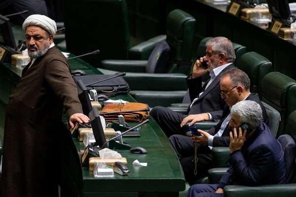 برلماني إيراني يكذّب باقر قاليباف: مجلس الأمن القومي لم يمنع إصدار "قانون الحجاب"