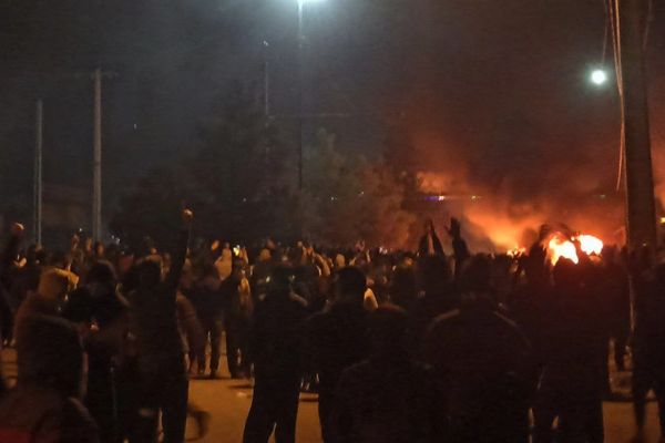 "نت بلوكس": مرور أسبوعين على قطع الإنترنت في إيران وسط حملة قمع دموية