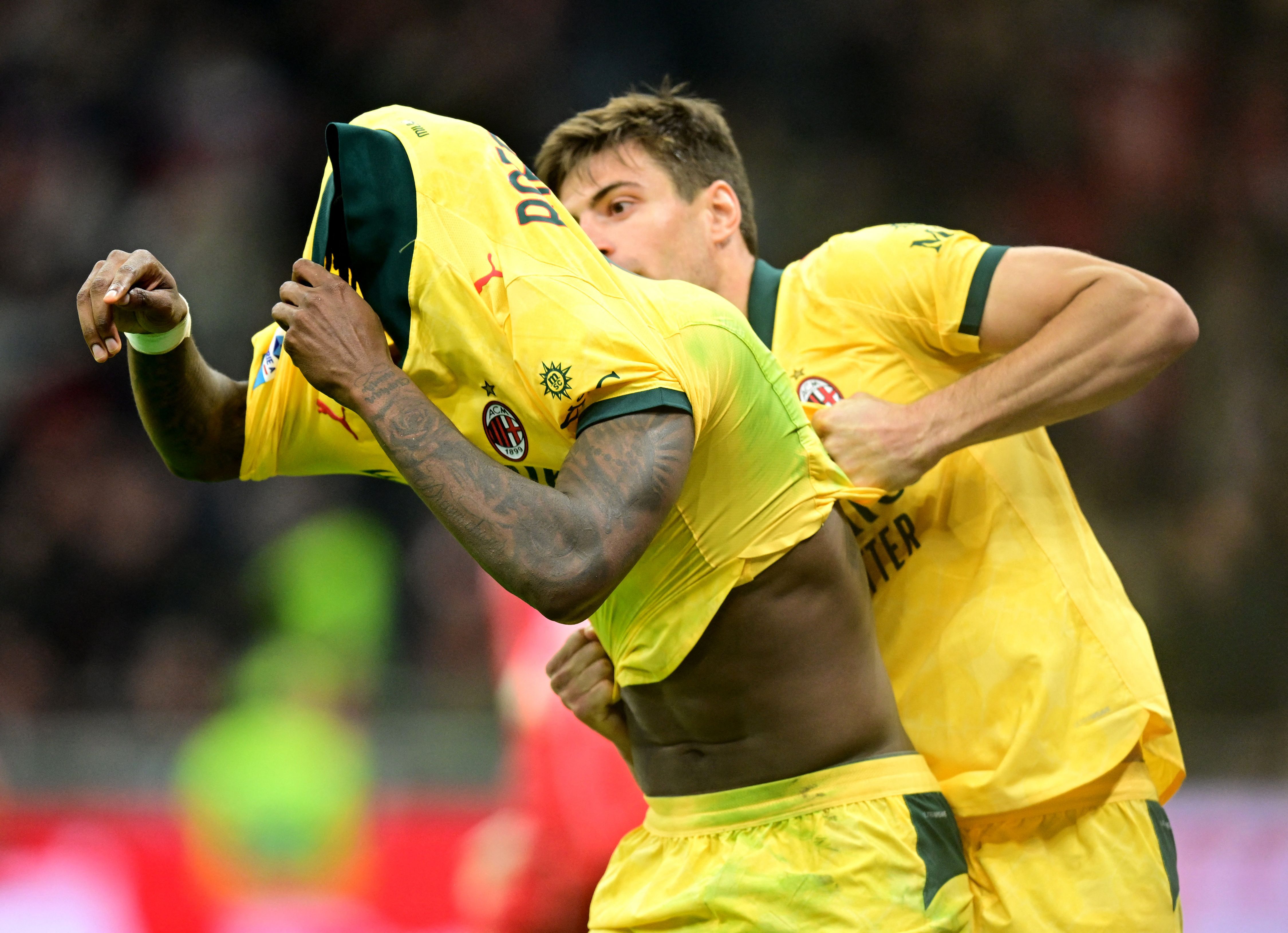 آث میلان ۲-۱ فیورنتینا؛ کامبک شیرین روسونری برای صعود به صدر جدول سری آ