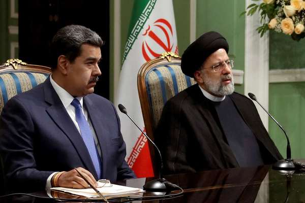 Iran, Venezuela Sign 20-Year Cooperation Pact During Maduro Visit