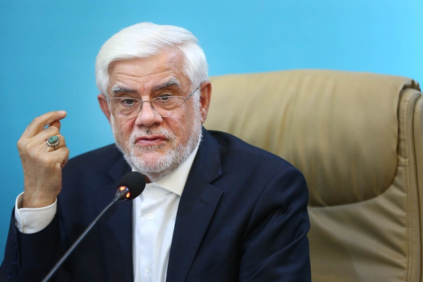 محمدرضا عارف: خودسوزی نشانه بحرانی اجتماعی است که باید ریشههای آن درمان کرد