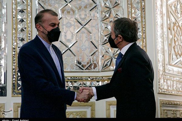 عقب لقائه وزير الخارجية الإيراني.. غروسي:مستعدون لحل القضايا الفني في أقصر وقت وبنية حسنة