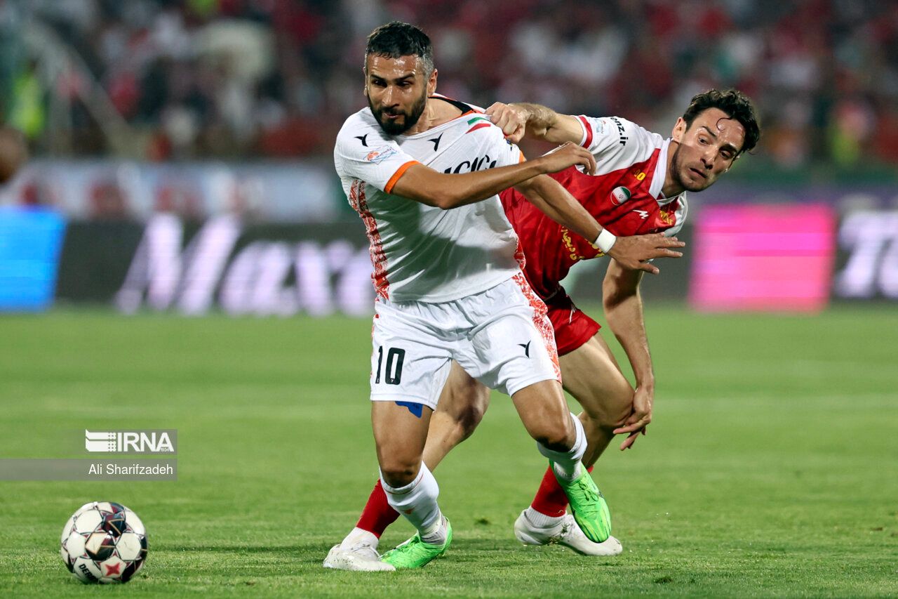 گولسیانی تایید کرد؛ گل قهرمانی پرسپولیس آفساید بود، اما «داور پنالتی ما را هم نگرفت»