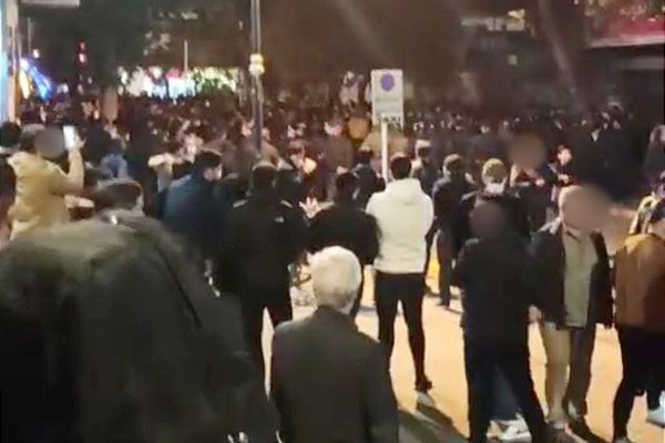 الإيرانيون يواصلون احتجاجاتهم الليلية في الشوارع مساء اليوم.. ويهتفون ضد النظام