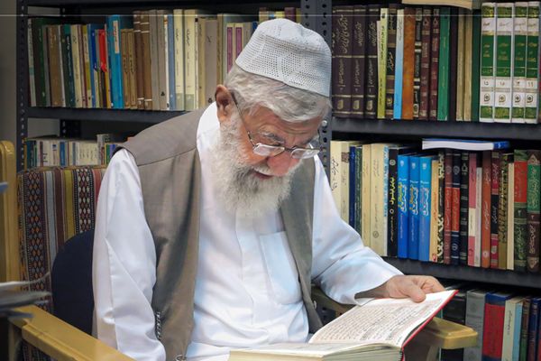 كيف شكلت الأعمال الروائية واليسار الأميركي رؤية خامنئي للديمقراطية في الولايات المتحدة؟