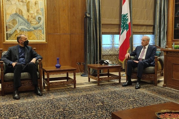 وزير الخارجية الإيراني يحث اللبنانيين على أخذ تسهيلات من طهران لـ"تطوير" بلادهم