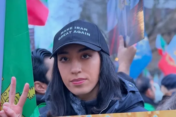 کیمیا علیزاده در تجمع مونیخ: چندهزار نفر دیگر باید کشته شوند تا دنیا صدای ما را بشنود؟