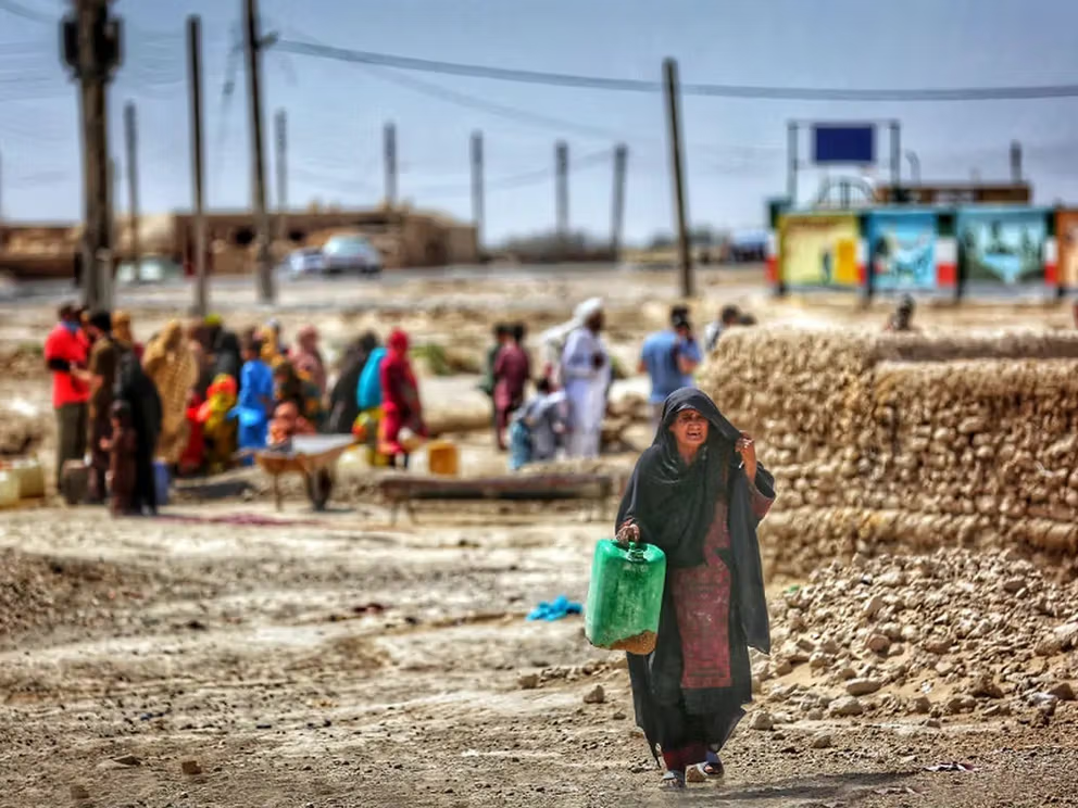 Residents in southeastern Iran queue for scarce water (undated)