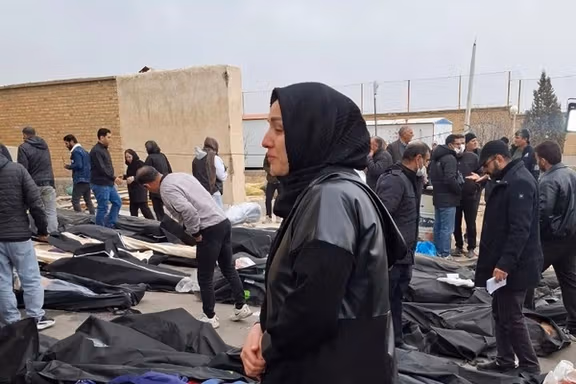 "ادفعوا ثمن الرصاص".. النظام الإيراني يبتز عائلات ضحايا الاحتجاجات بعد قتل أبنائهم