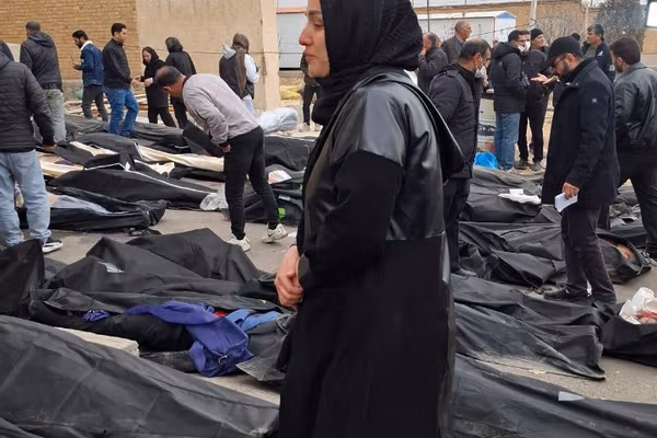 فيديو لـ"إيران إنترناشيونال": استمرار نقل جثث المتظاهرين إلى الطب الشرعي في كهريزك