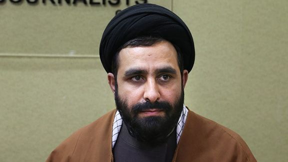 استاد حوزه علمیه: با آتش زدن دلار در تجمعات وابستگی ذهنی به آن از بین میرود