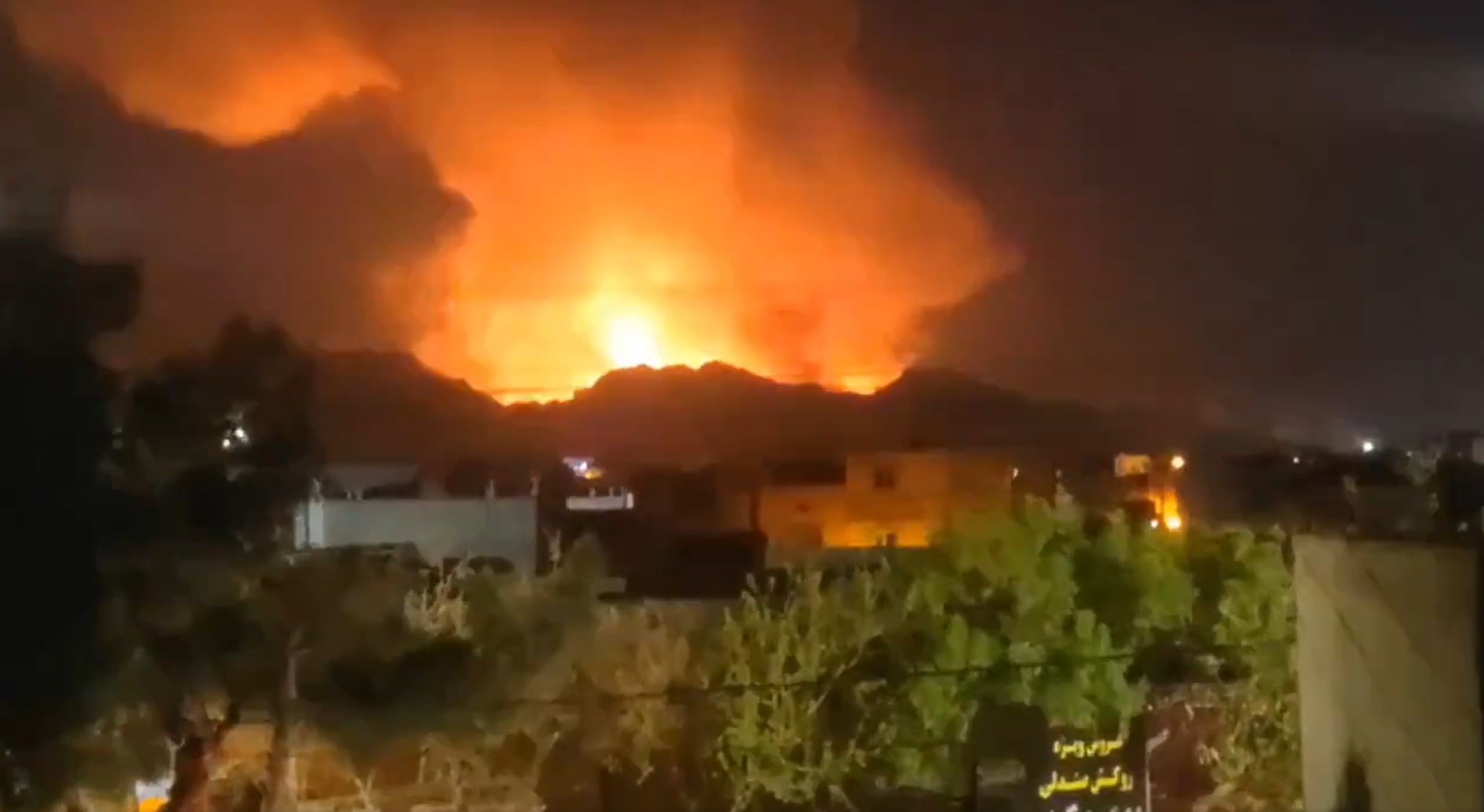 وال‌استریت ژورنال: آمریکا با بمب‌های سنگرشکن، یک انبار مهمات در اصفهان را هدف قرار داد