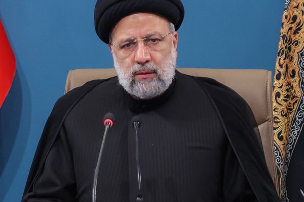 تعليقا على فضيحة فساد شركة "مباركه".. الرئيس الإيراني: النظام "نزيه"