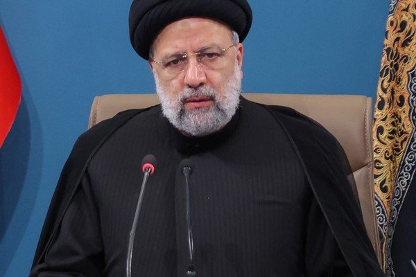 تعليقا على فضيحة فساد شركة "مباركه".. الرئيس الإيراني: النظام "نزيه"