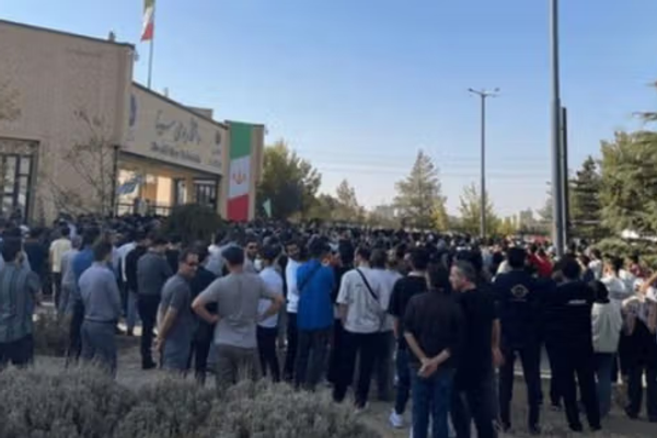 اعتقال طلاب في همدان بعد احتجاجهم على تحرش طلاب عراقيين من ميليشيا الحشد الشعبي