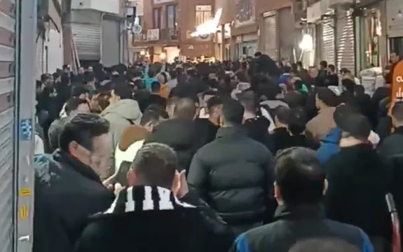 قیمت دلار در بازار آزاد ایران از ۱۵۰ هزار تومان گذشت