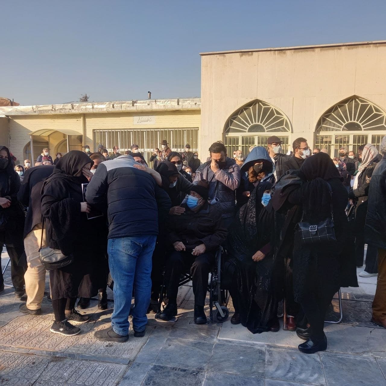 پیکر بکتاش آبتین تحت فشارهای امنیتی و با شعار «مرگ بر ظالمین» به خاک سپرده شد