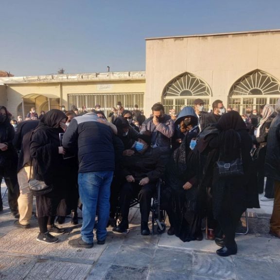 پیکر بکتاش آبتین تحت فشارهای امنیتی و با شعار «مرگ بر ظالمین» به خاک سپرده شد