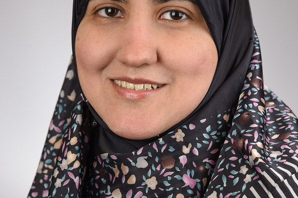 فصل ابنة أمين المجلس الأعلى للأمن القومي الإيراني علي لاريجاني من جامعة إيموري في أميركا