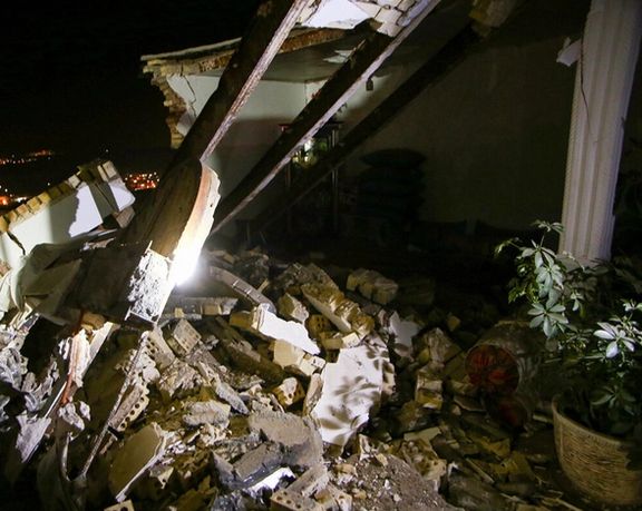 زمینلرزه به بزرگی ۵/۹ در خوی و مناطقی از آذربایجان غربی ۲ کشته و ۶۶۴ زخمی برجای گذاشت