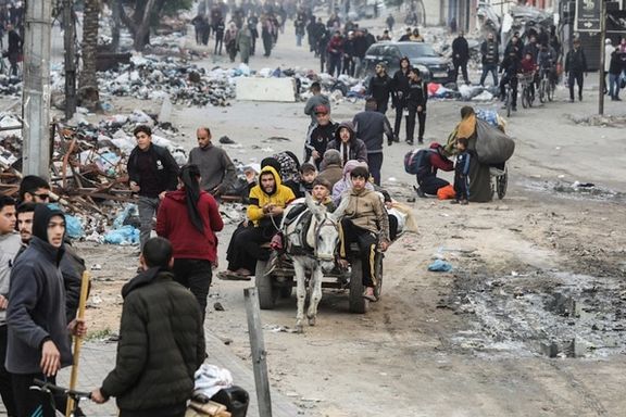 آوارگان غزه همزمان با اعلام آتشبس، در حال بازگشت به خانههای خود در مناطق تخلیهشده هستند