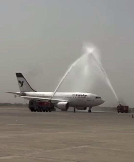 استقبال از فرود نخستین پرواز ایرانی در نجف بعد از حدود دو ماه