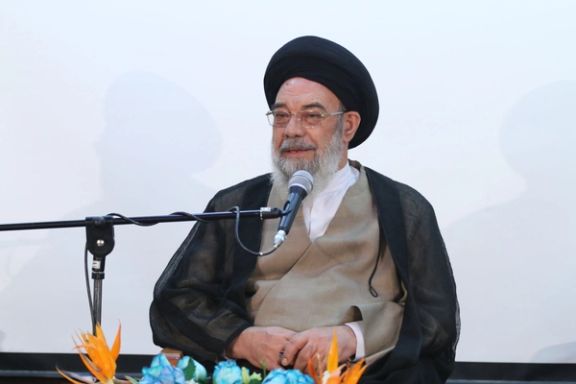 نماینده خامنهای در اصفهان: برخی نگویند در صورت رابطه با آمریکا قیمتها کاهش پیدا میکند