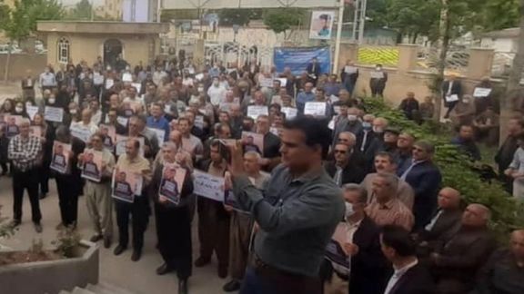 Iranian teachers protesting on Sunday, May 1, on International Labor Day