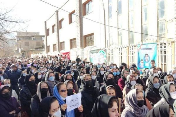 تجمع احتجاجي للمعلمين الإيرانيين للإفراج عن زملائهم المعتقلين