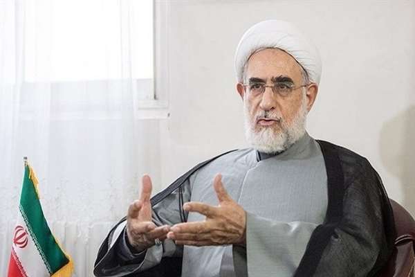 Iran's Guards Lash Out At Critic Of Economy, Nuclear Talks