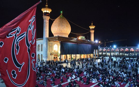 یک مامور امنیتی در شاهچراغ «سهوا» تیر هوایی زد، سه نفر زیر پای جمعیت ماندند و مصدوم شدند