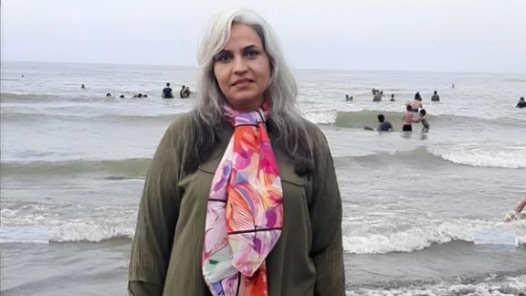 حورا نیکبخت، زندانی سیاسی: پخشان عزیزی برای آنچه کرده، باید قدر ببیند و بر صدر بنشیند