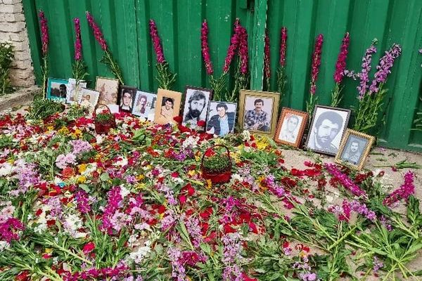Iranian Security Blocks Families Of Executed Prisoners From Gravesite