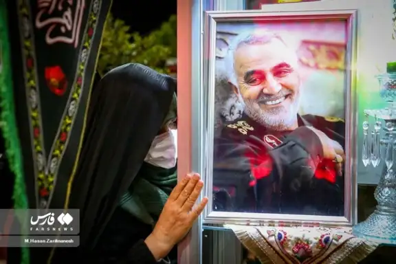 A framed photo of IRGC Quds force commander Qasem Soleimani at Kerman’s Martyrs Cemetery on the eve of his second death anniversary in January, 2022