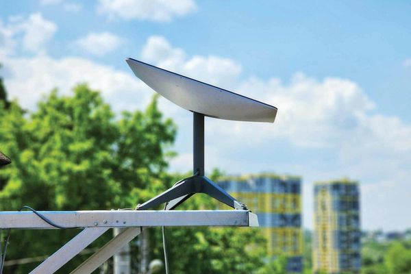 100 ألف إيراني يستخدمون "ستارلينك".. وإيران أسوأ ثالث دولة عالميا في حرية الإنترنت