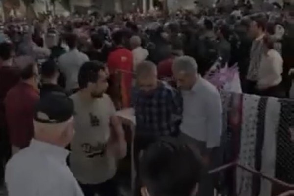 الاحتجاجات ضد مقتل مهسا أميني تتسع.. ومتظاهرات في مواجهة الأمن الإيراني
