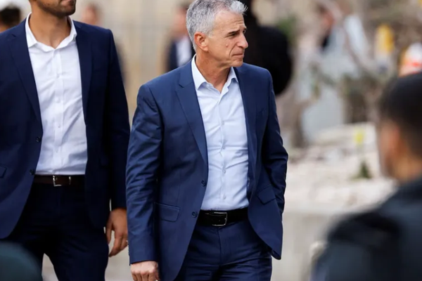 "إسرائيل هيوم": الموساد أنشأ وحدة سرية لتسريع سقوط النظام الإيراني