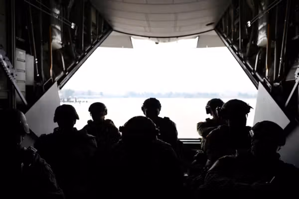 نیویورکتایمز: ترامپ اعزام کوماندوها برای حمله به برخی اهداف نظامی ایران را بررسی میکند