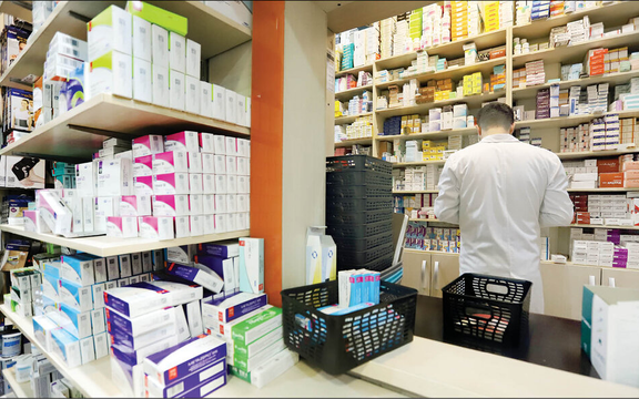 دارو در ایران: کمیاب در داروخانه، فراوان در بازار آزاد