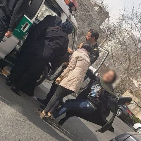 تهدید زنان مخالف حجاب اجباری: حق شهروندیتان را میگیریم