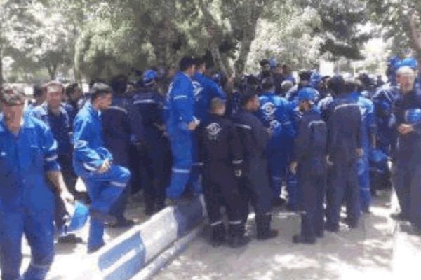 لليوم الثاني على التوالي.. إضراب عمال مصفاة طهران احتجاجًا على تدني الأجور
