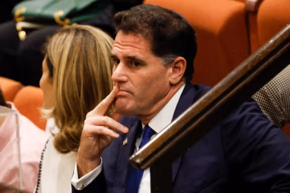 "أكسيوس": ترامب التقى مستشار نتنياهو سرًا قبل الجولة الرابعة من المفاوضات مع طهران